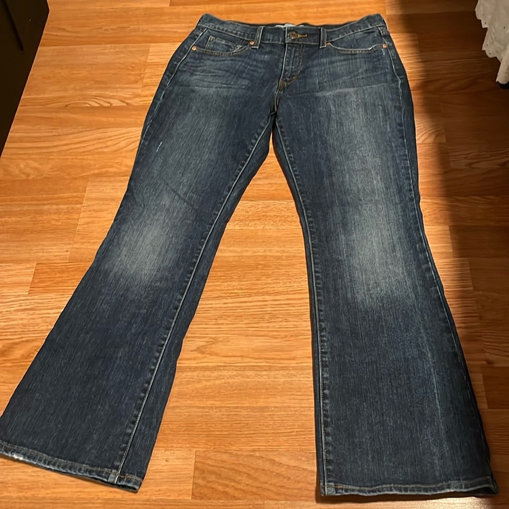 preowned woman Levi’s  boot cut jeans 515 jeans